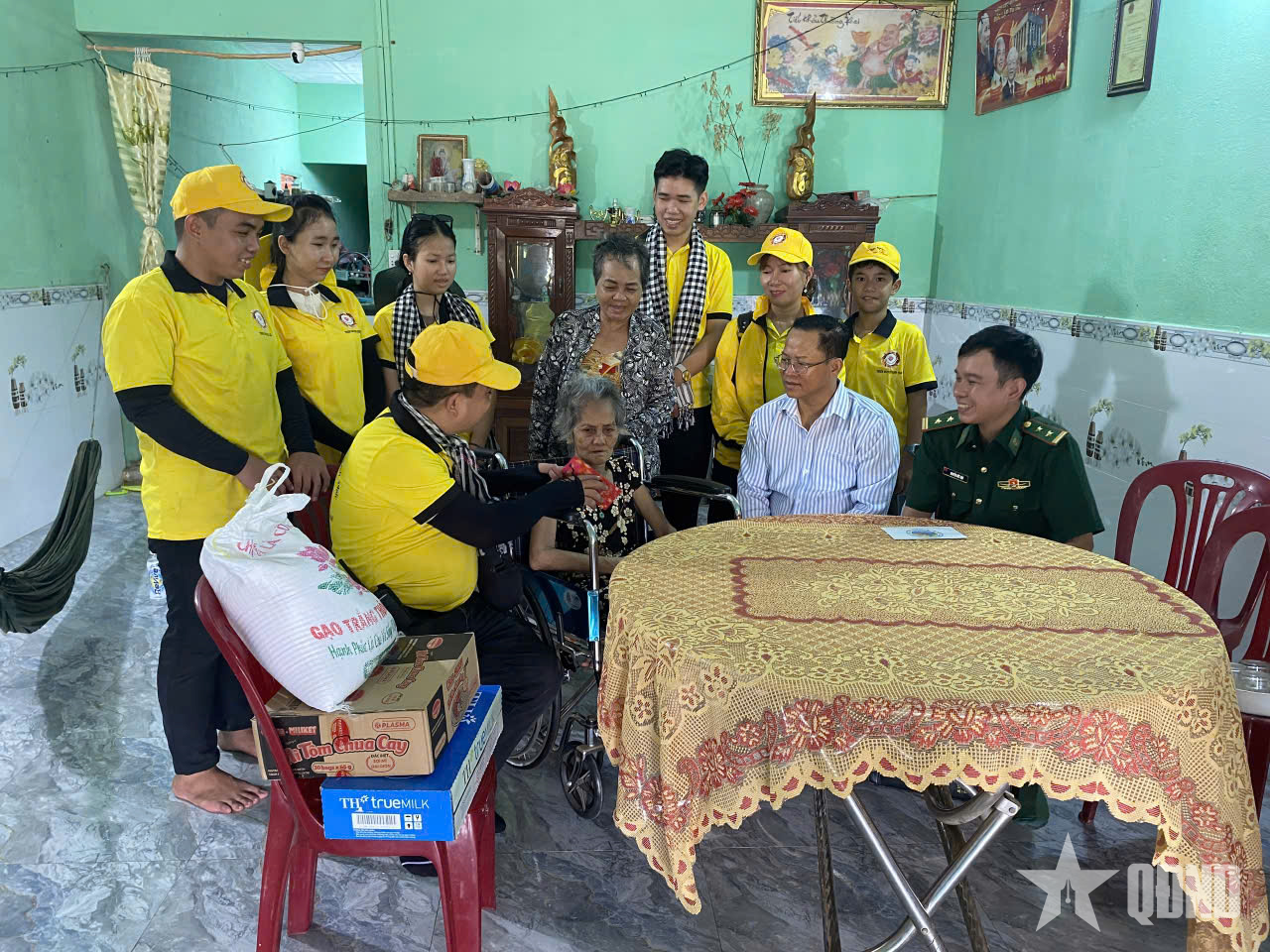 Ấm áp hành trình “Nghĩa tình biên giới Tây Nguyên”